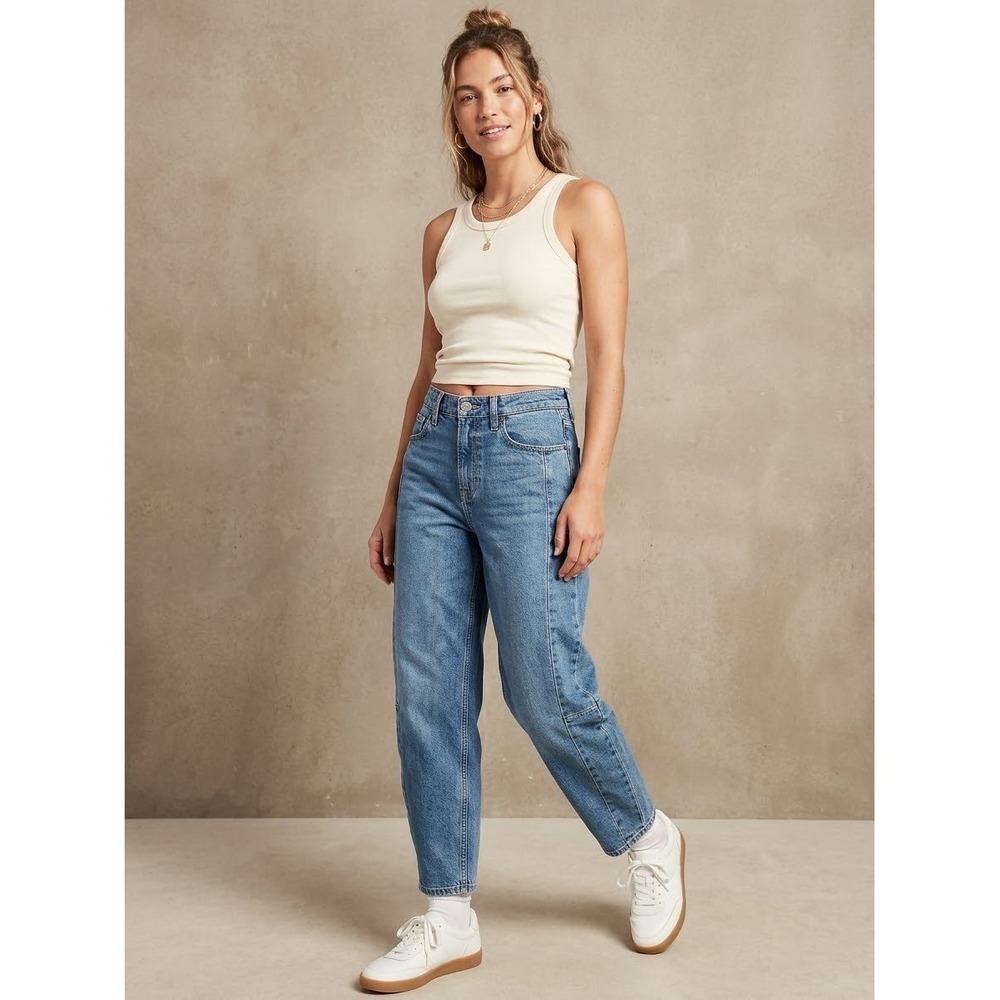 Old Navy Women's High-Rise Barrel-Leg Jeans Medium Wash Blue Denim Size 10
